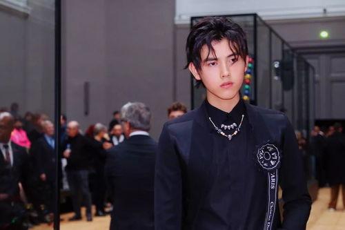 圈内人爆料陈飞宇张婧仪,甜蜜互动引粉丝热议